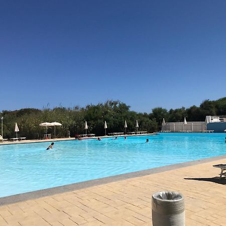 Maison de vacances dans un village de vacances à100 m. de la plage Badesi Exterior foto